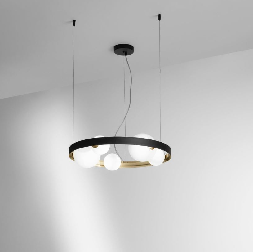 Sospensione in alluminio oro e nero opaco sfere vetro opale 5XG9 non incl. SONETTO BEST SELLER 2025 Sospensione in alluminio oro e nero opaco sfere vetro opale 5XG9 non incl. SONETTO BEST SELLER 2025